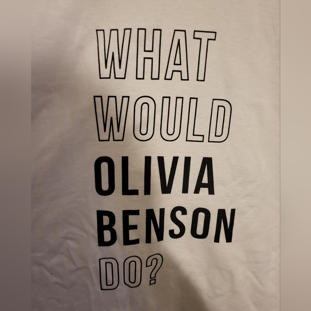 Gilden 2xl White Graphic Tee with Text Olivia Benson